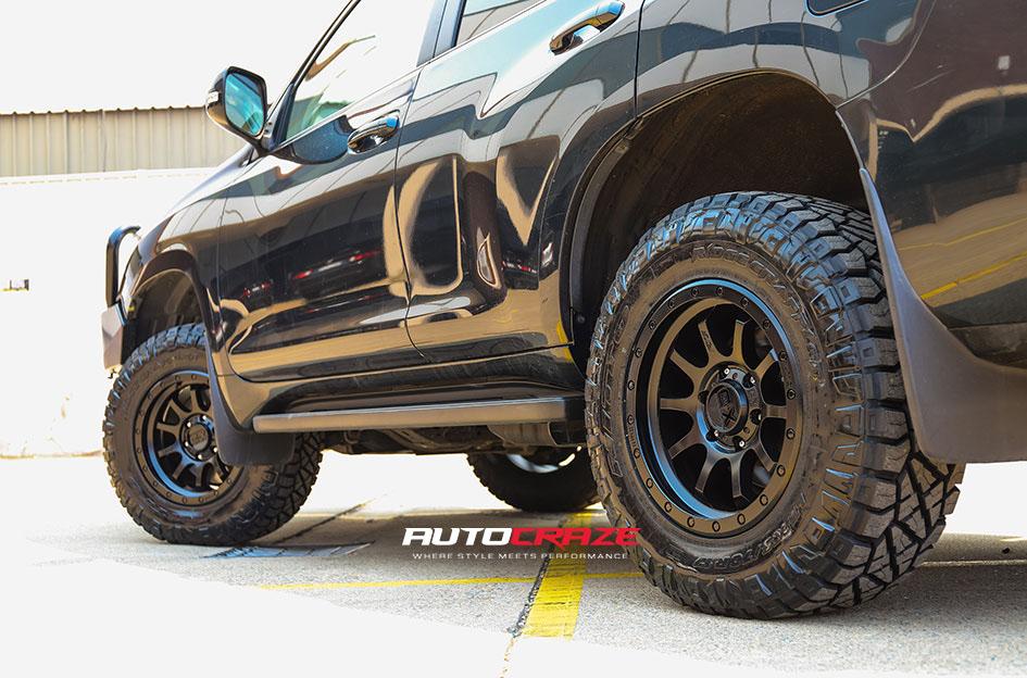 TOYOTA LANDCRUSIER RG3 SATIN BLACK